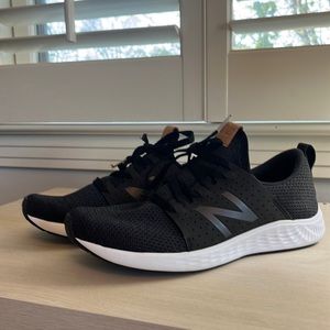 Women’s New balance tennis shoes, 9.5